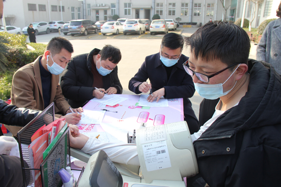 血液是生命的禮物——中國聯(lián)通安康市分公司、安康大數(shù)據運營有限公司聯(lián)合開展冬季應急獻血活動