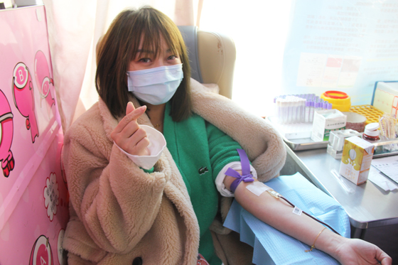 血液是生命的禮物——中國聯(lián)通安康市分公司、安康大數(shù)據運營有限公司聯(lián)合開展冬季應急獻血活動