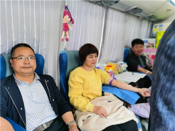 獻(xiàn)血傳真情，為黨旗添光彩 ——三元村春季無償獻(xiàn)血活動(dòng)側(cè)記