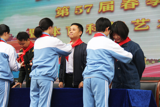 關(guān)心公益 感恩奉獻(xiàn) ——我站職工參加市一小春季運動會暨體育科技藝術(shù)節(jié)開幕式